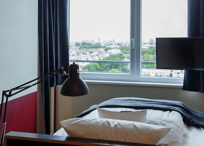 Aparthotel Base 3*