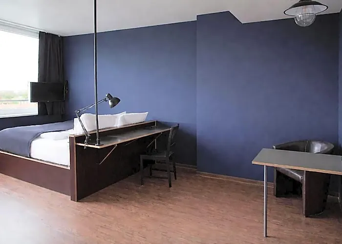 Base Aparthotel 3*